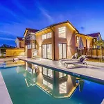 Villa Wind By *